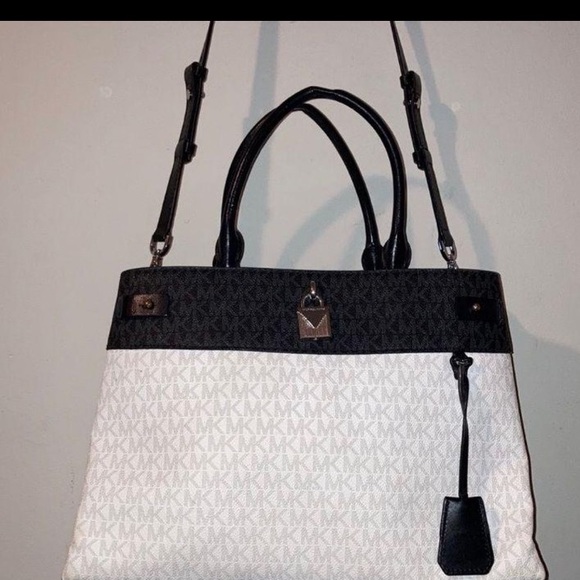 Michael Kors purse - Picture 4 of 10